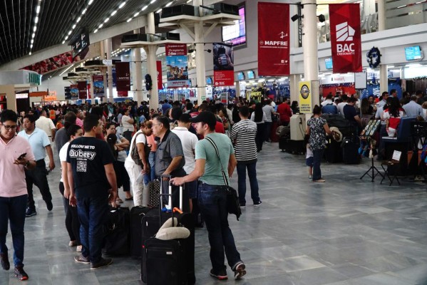Miles salen de la ciudad a pasar Navidad con sus seres queridos