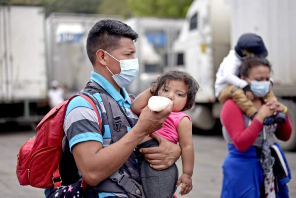 Más de 3,600 migrantes regresaron al país por voluntad y por la fuerza