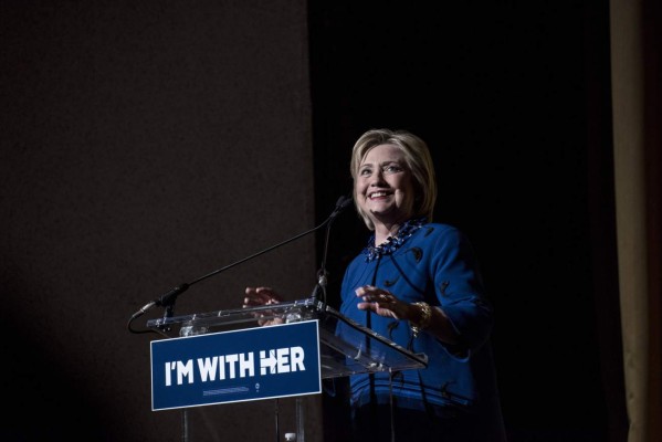 Hillary Clinton y Trump más cerca de ser investidos como candidatos presidenciales