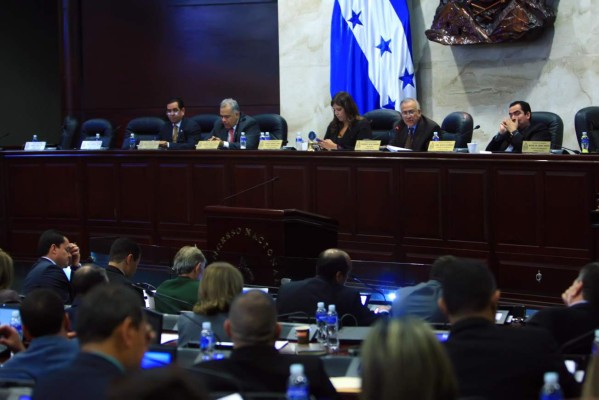 Continúa desbandada de diputados de Libre, suman 10