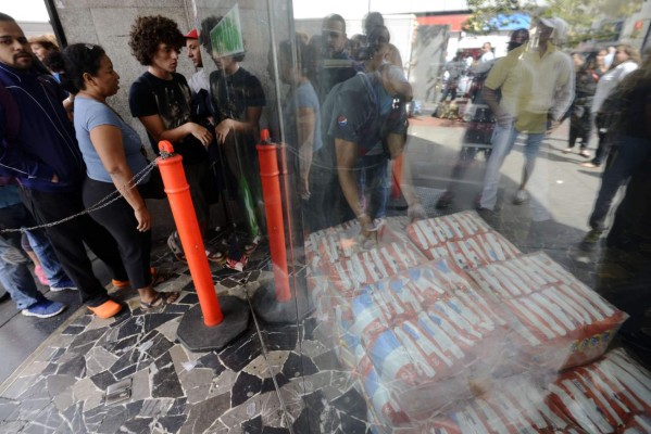 En Venezuela solo quedan productos básicos para 40 días