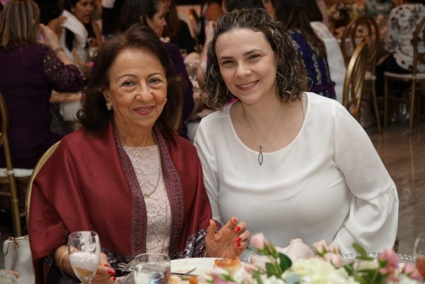 Fiesta maternal para Alejandra Rápalo de Kawas