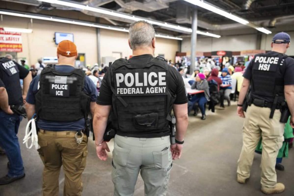 Agentes de ICE llegaron a las fábricas de alimentos en Mississipi, Estados Unidos.