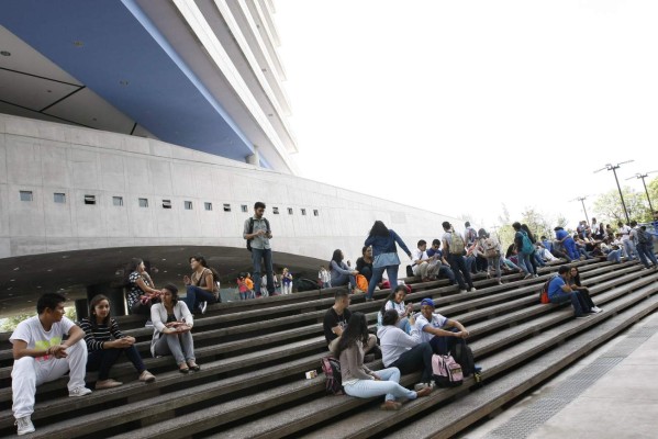 Unah suspende la aplicación de la tabla de unidades valorativas