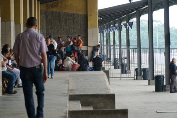 Centros comerciales del este en poder de vándalos