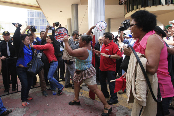 Protesta en el Congreso Nacional termina en violenta riña