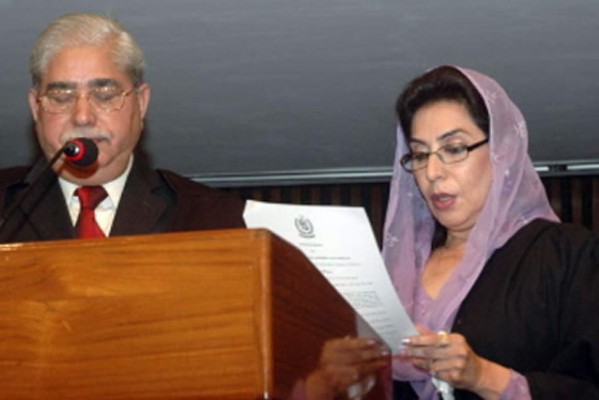 Pakistán coloca por primera vez a una mujer al frente de su parlamento