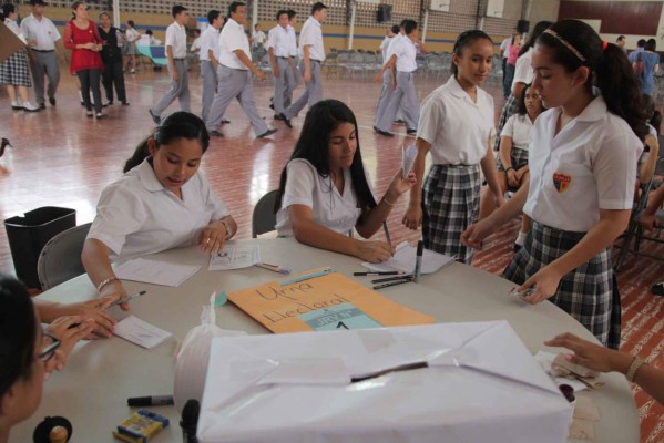 Estudiantes participan de elecciones en San Pedro Sula