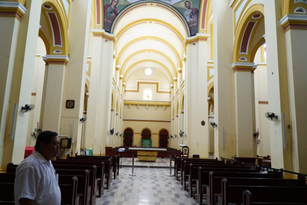 Restauran estaciones del viacrucis en la catedral San Pedro Apóstol