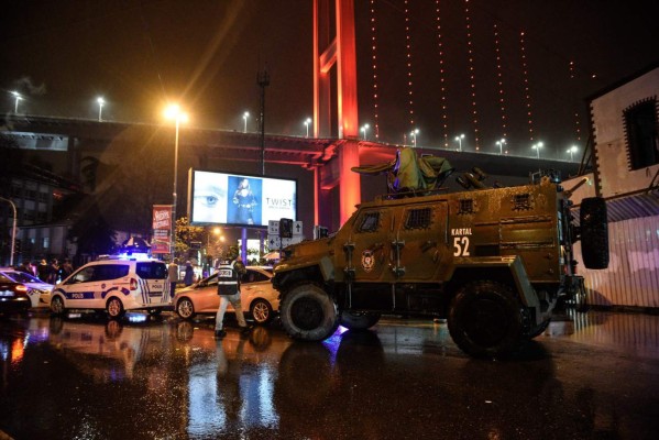 Ataque a discoteca de Estambul deja 39 muertos