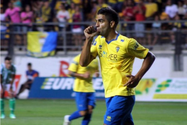 Jonathan Mejía debuta con gol y victoria en el Cádiz