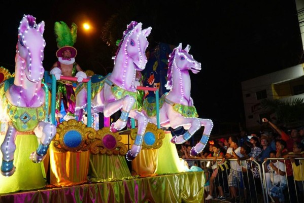Sampedranos vibraron con el desfile de carrozas de la Feria Juniana 2017