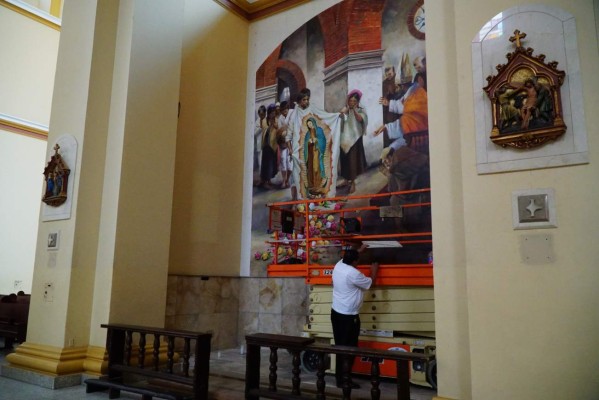 Restauran estaciones del viacrucis en la catedral San Pedro Apóstol