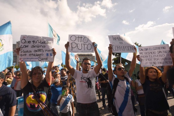 Aumenta la presión por la renuncia de Otto Pérez
