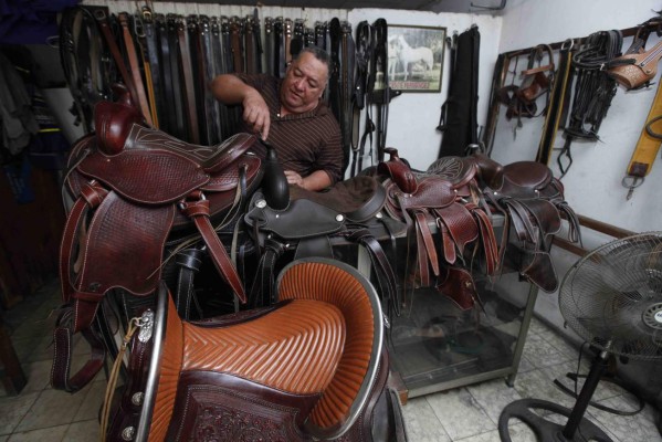 Mipymes denuncian cobro de L4,000 por dejarlos trabajar