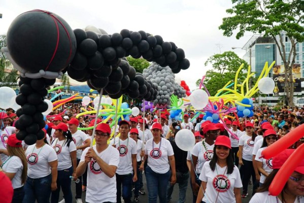 Sampedranos vibraron con el desfile de carrozas de la Feria Juniana 2017