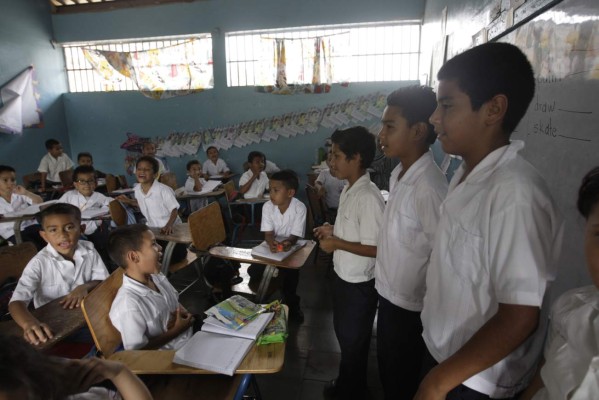 Docentes hondureños deberán trabajar en la Semana del Estudiante