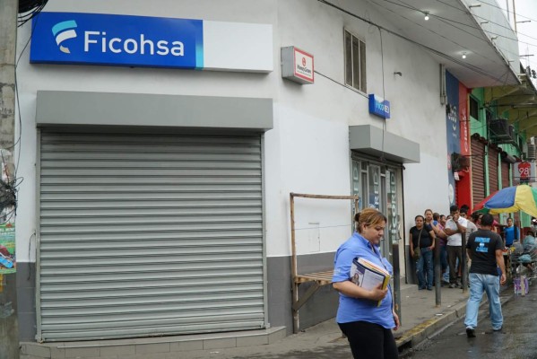 Centros comerciales del este en poder de vándalos