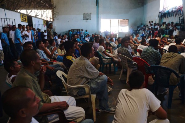 Redención en cárcel con 335 pandilleros 'retirados' en El Salvador