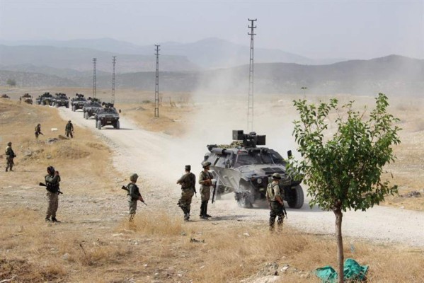 Turquía tacha de 'inaceptable' que EUA arme a guerrilla de Siria