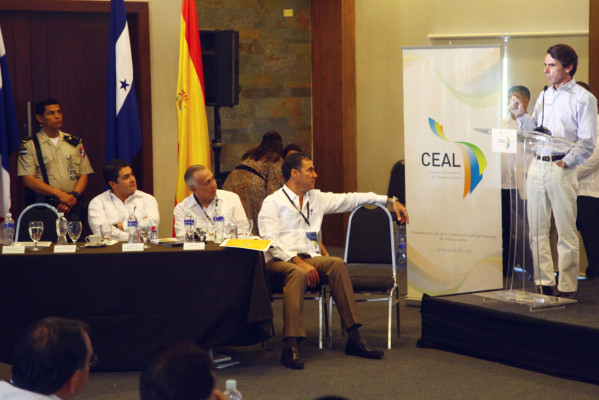 Aznar: 'En el mundo de la economía global no se regala nada'