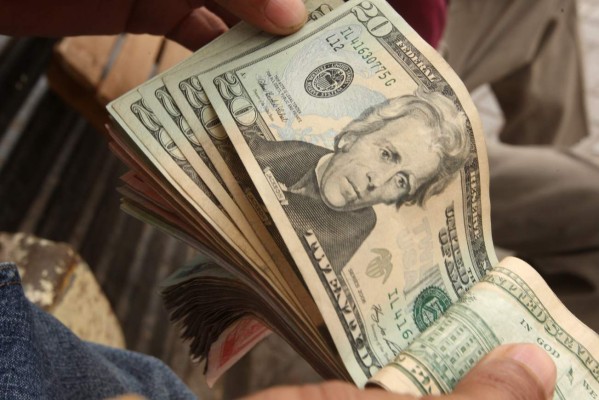Firme Centroamérica ante el dólar
