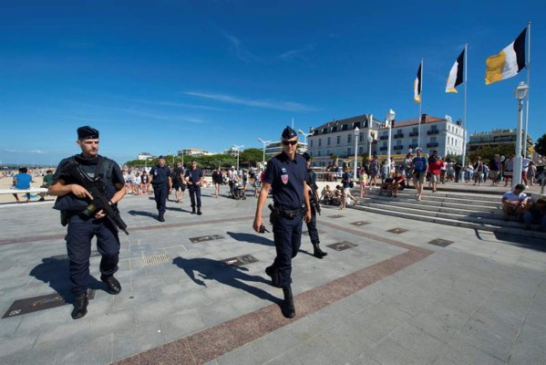 Francia mantendrá alerta máxima en las fiestas de fin de año