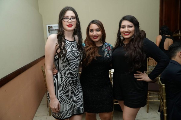 Ingenieros en gestión logística de Ceutec celebran