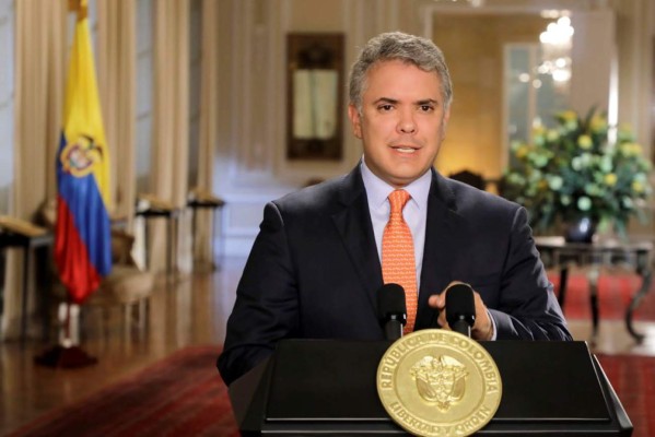 Presidente de Colombia se somete a prueba de coronavirus