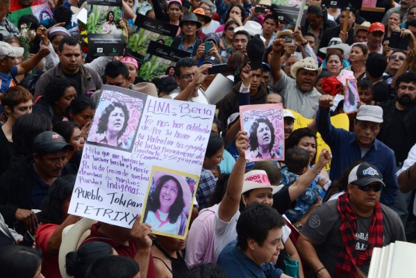 Multitud le dijo 'hasta siempre' a la líder lenca Berta Cáceres
