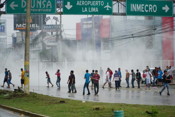 Centros comerciales del este en poder de vándalos