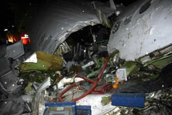 Irán: Al menos 77 muertos al estrellarse un avión