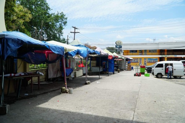 Caen ingresos de transportistas y dueños de negocios por huelga en la Unah-vs