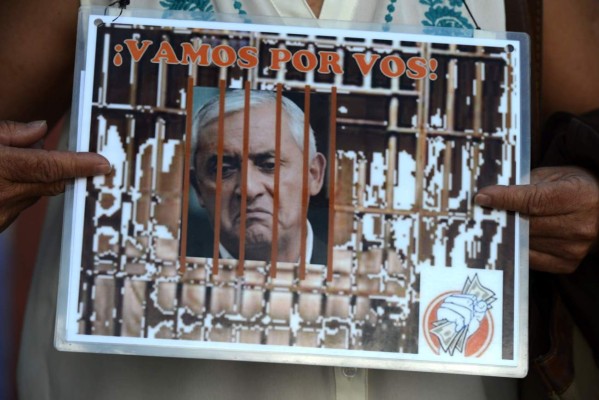 Comisión recomienda retirar la inmunidad a Otto Pérez