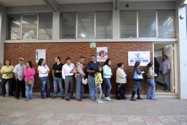 Tranquilidad y alta participación en las elecciones de Guatemala