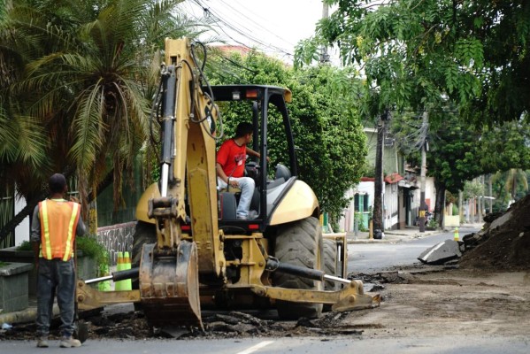 De tres a cuatro días tardará reparación de la 13 calle en el barrio Paz Barahona