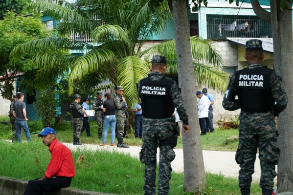 Tiran cadáver de un hombre en solar baldío de la colonia Luisiana