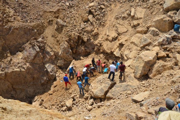 Sigue búsqueda de mineros atrapados en la mina Cuculmeca
