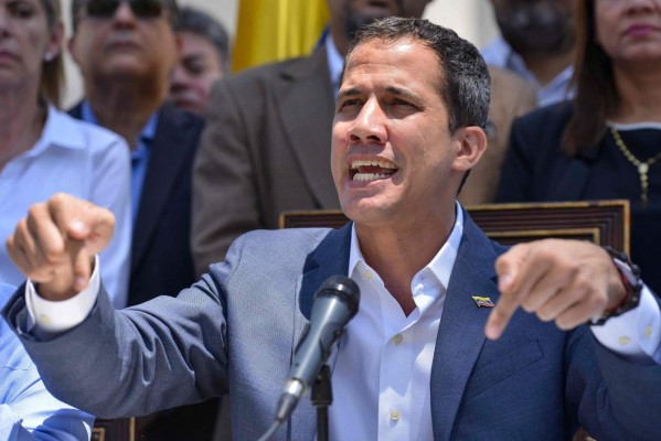 Guaidó arrincona a Maduro con apagón que paraliza Venezuela