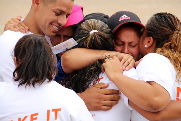 Emotivo reencuentro de inmigrantes en el Río Bravo