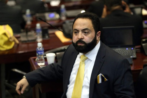 Redondo afirma que Nasralla sacó L8 millones de cuenta