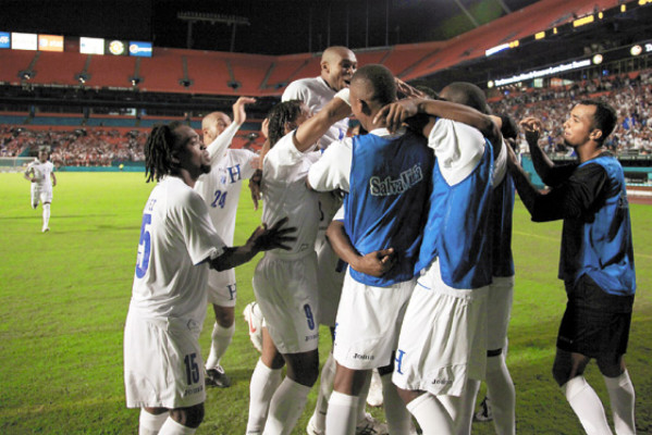 Honduras despidió el año perdiendo con Perú