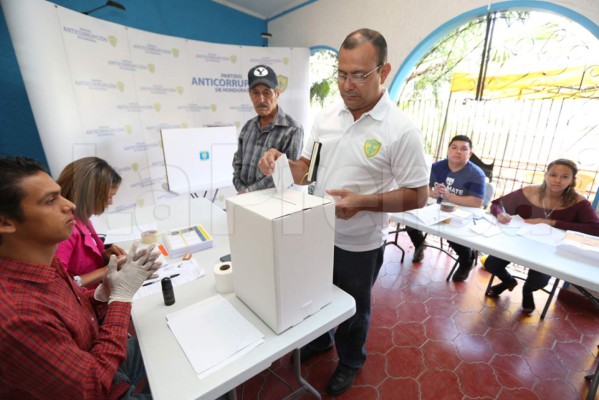 Pac realiza elecciones internas pese a la advertencia del TSE