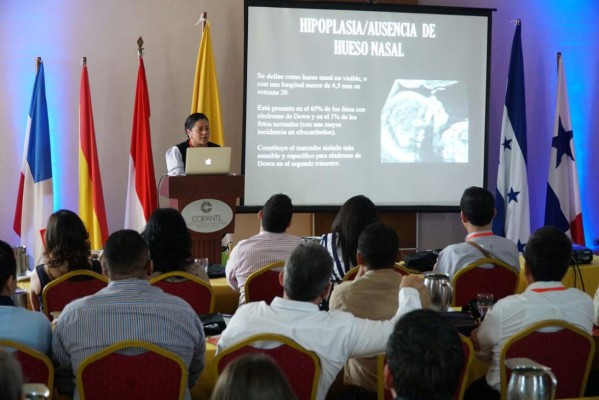 Instruyen a médicos hondureños sobre avances en ginecobstetricia