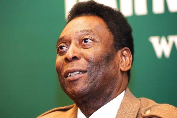 Pelé vuelve a ser internado en un hospital