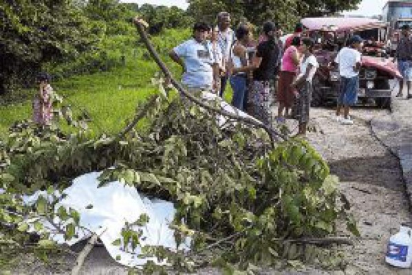 Regidor de Potrerillos y amigo mueren en accidente