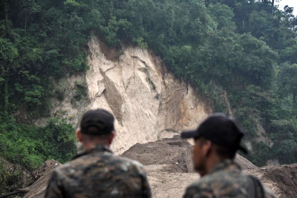Ascienden a 161 las víctimas por alud en Guatemala