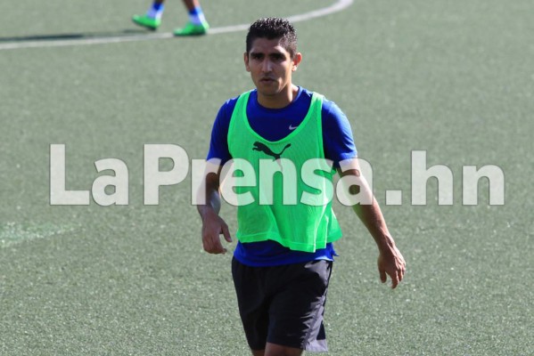 Jorge 'Pitbull' Claros entrena con el Olimpia