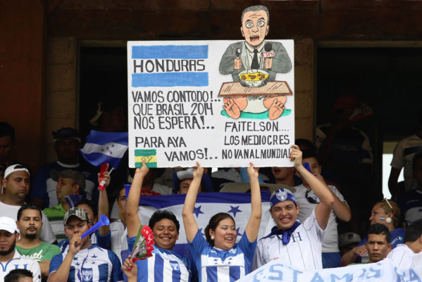 La afición hondureña nunca le falla a la Bicolor