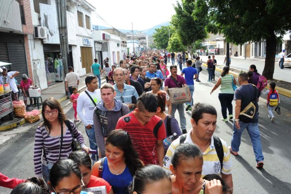 Venezolanos cruzaron frontera con Colombia buscando medicinas